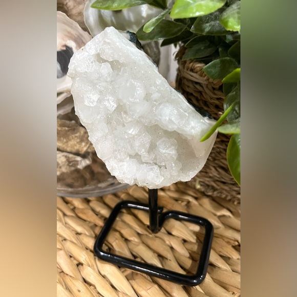 Quartz on a stand - Picture 4 of 15